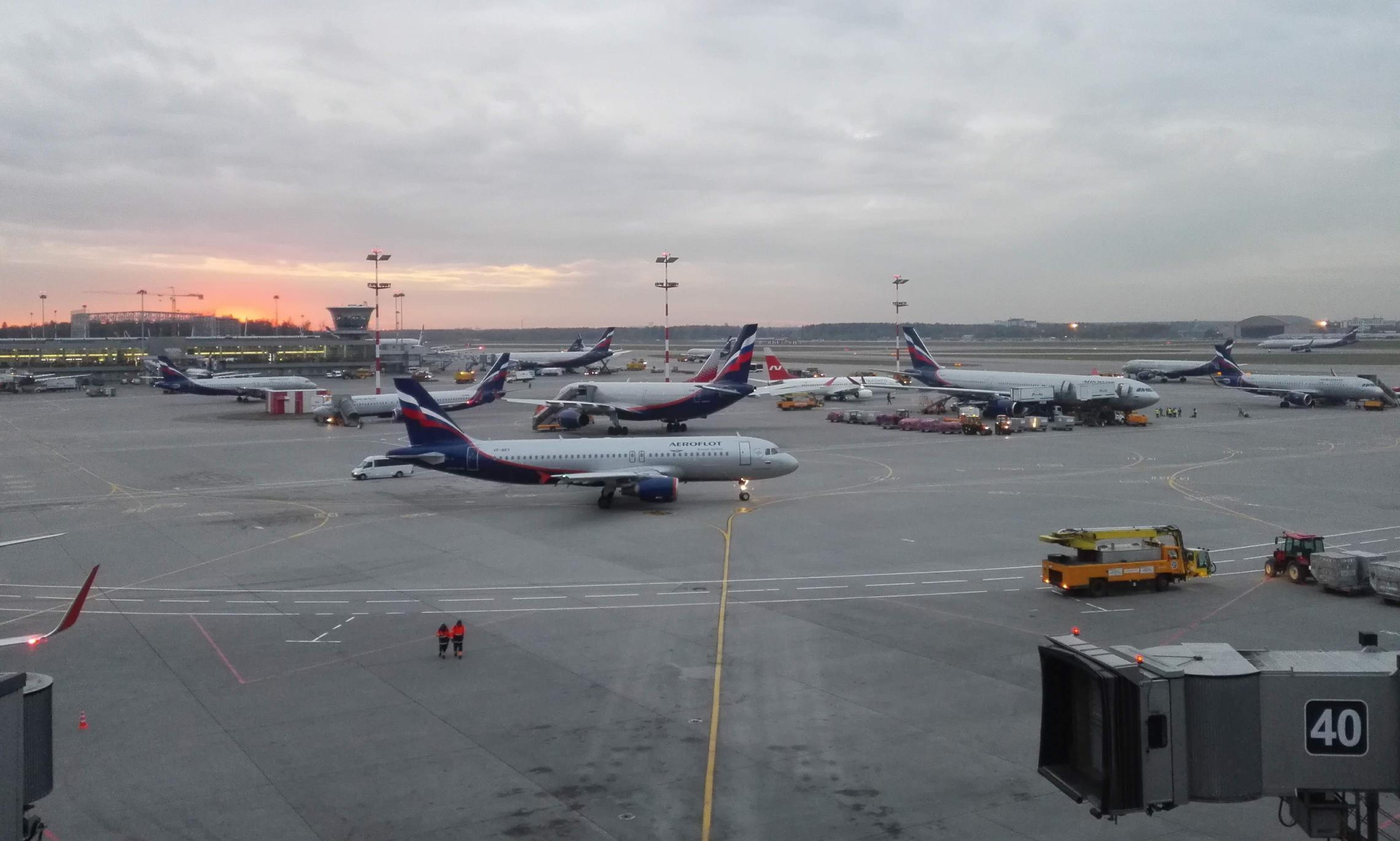 При отключении авиаторов от зарубежных систем бронирования российские авиакомпании остановятся на сутки. Фото Алексея Минина.